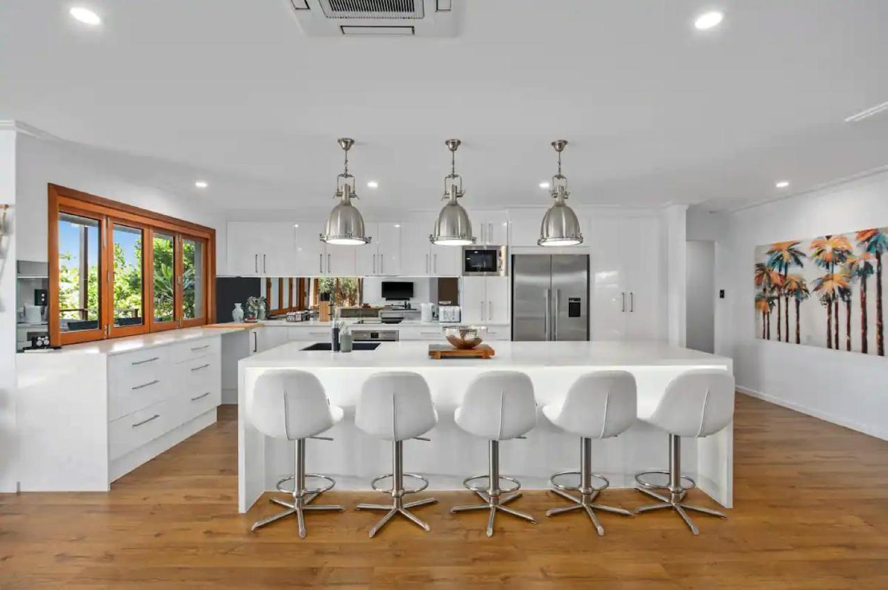 Broadbeach Bungalow - Heated Pool - Sleeps 7 Gold Coast Exterior foto