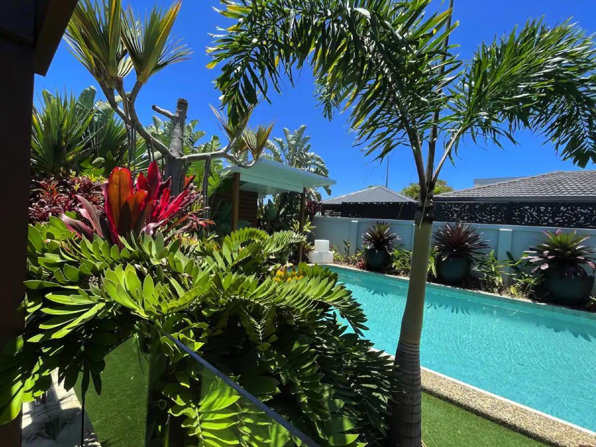 Broadbeach Bungalow - Heated Pool - Sleeps 7 Gold Coast Exterior foto