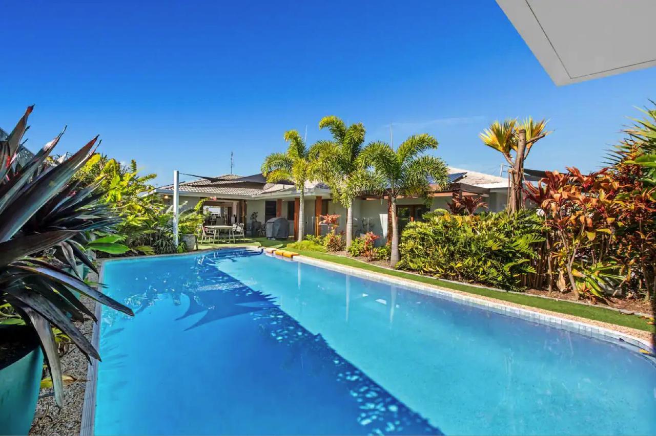 Broadbeach Bungalow - Heated Pool - Sleeps 7 Gold Coast Exterior foto