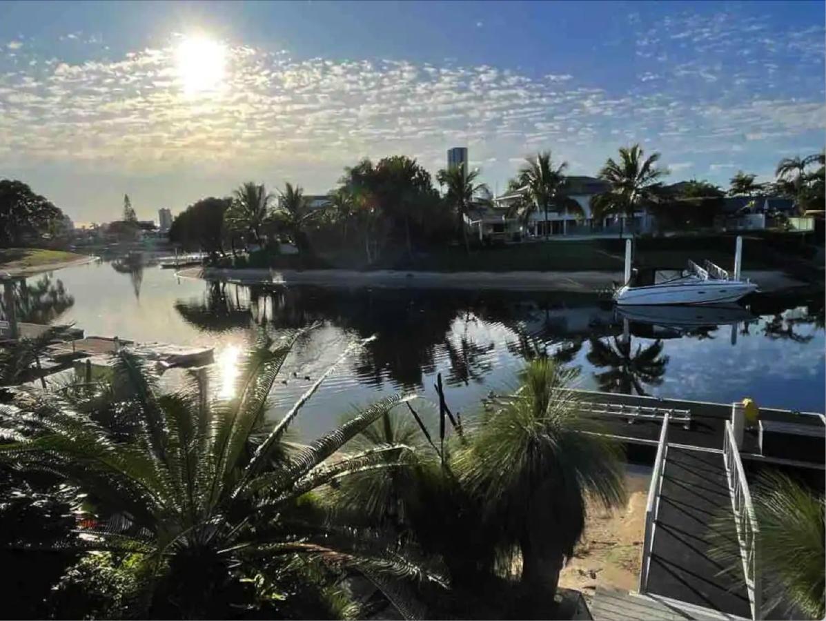 Broadbeach Bungalow - Heated Pool - Sleeps 7 Gold Coast Exterior foto
