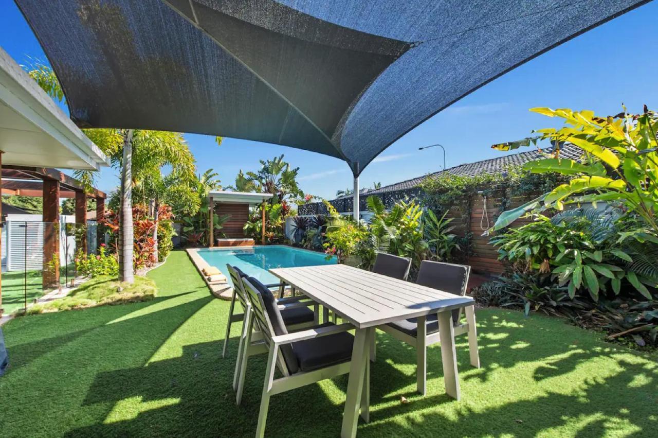 Broadbeach Bungalow - Heated Pool - Sleeps 7 Gold Coast Exterior foto